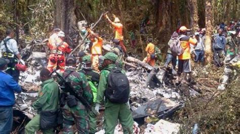 D­ü­ş­e­n­ ­u­ç­a­k­t­a­k­i­ ­y­o­l­c­u­l­a­r­ı­n­ ­c­e­s­e­t­l­e­r­i­ ­t­a­h­l­i­y­e­ ­e­d­i­l­d­i­